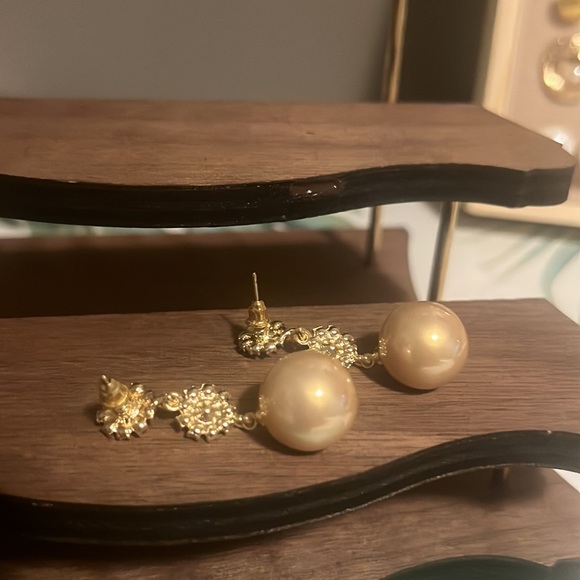 Silver Pin Zirconia Leaf Flower Pearl Tassel Earrings - Picture 6 of 7